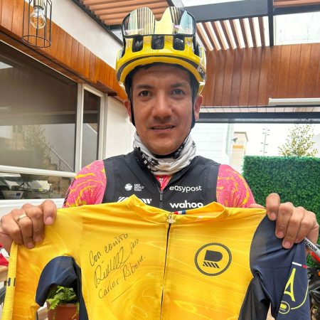 Jersey personalizado por Richard Carapaz
